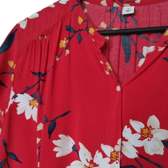 Old navy red shirt - Picture 3 of 5